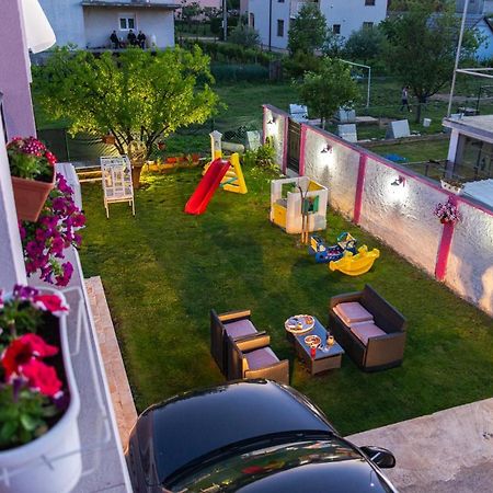 Apartman Mona พอดโกริกา ภายนอก รูปภาพ