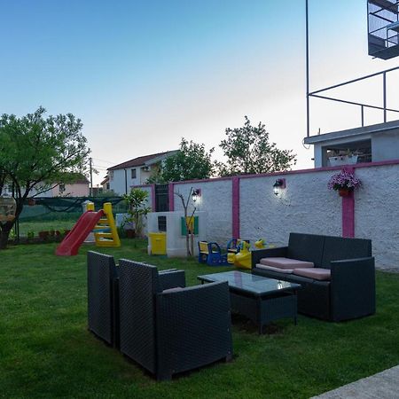 Apartman Mona พอดโกริกา ภายนอก รูปภาพ