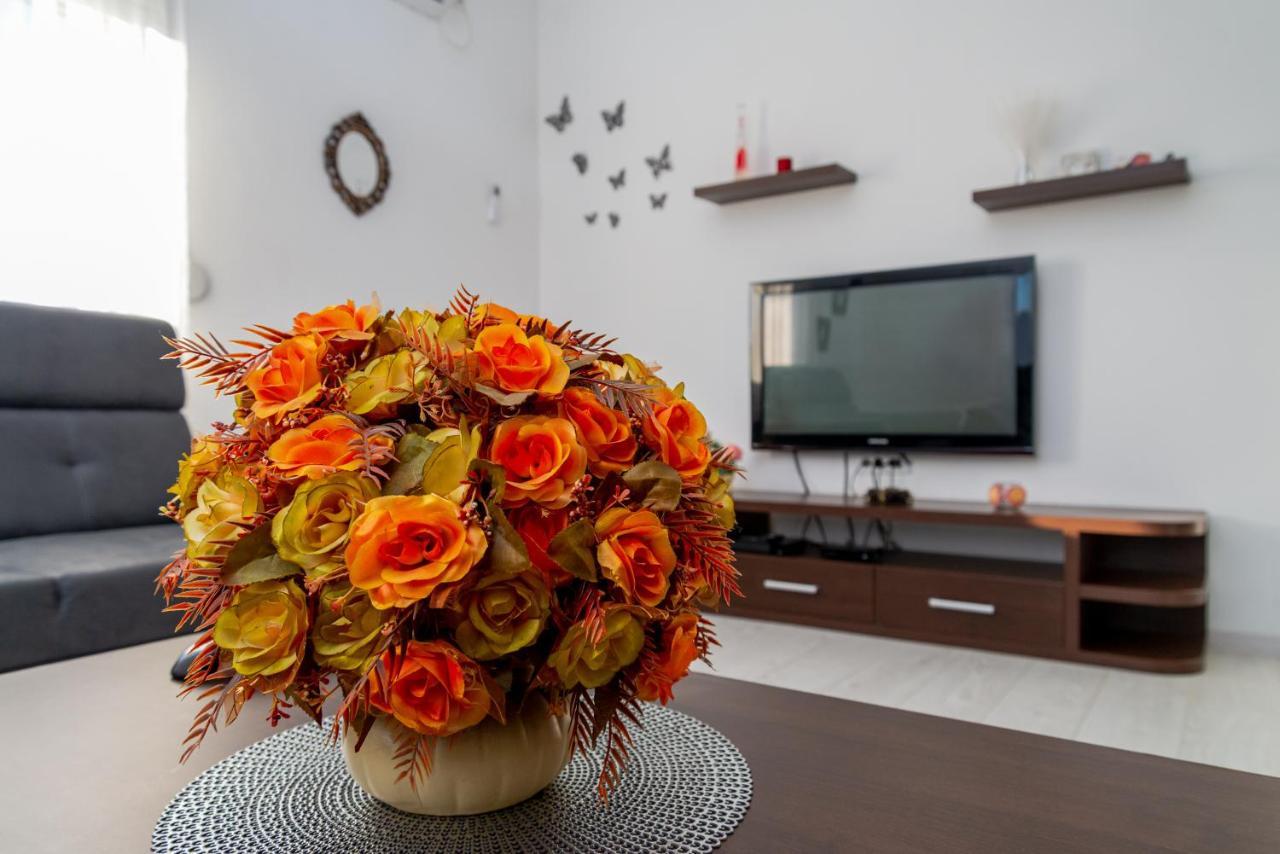 Apartman Mona พอดโกริกา ภายนอก รูปภาพ