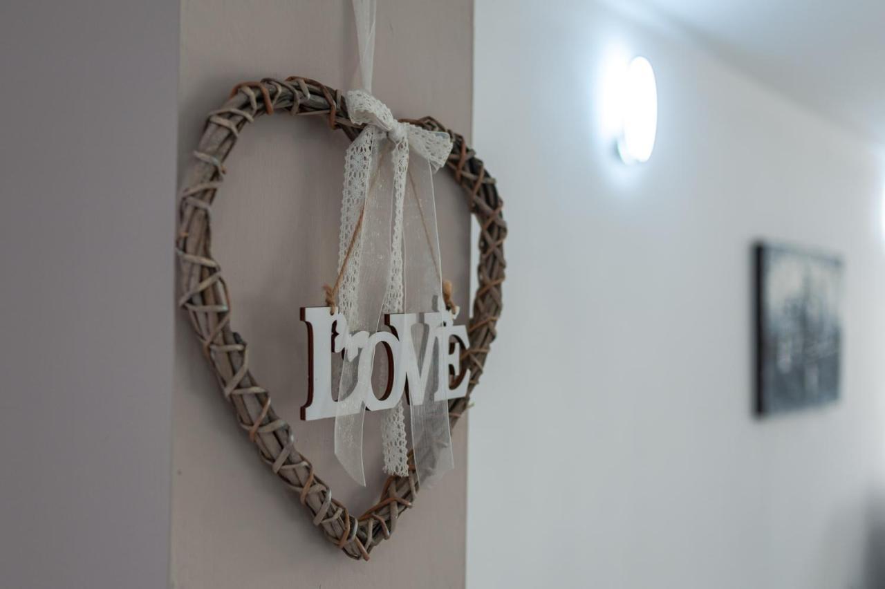 Apartman Mona พอดโกริกา ภายนอก รูปภาพ