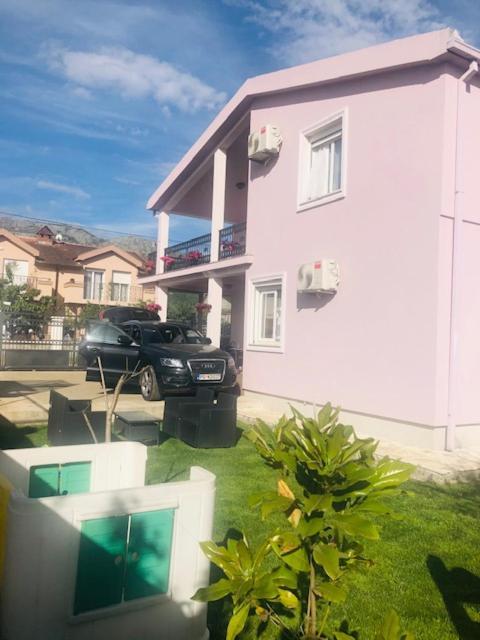 Apartman Mona พอดโกริกา ภายนอก รูปภาพ