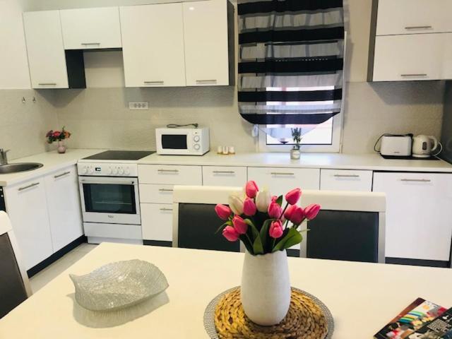 Apartman Mona พอดโกริกา ภายนอก รูปภาพ