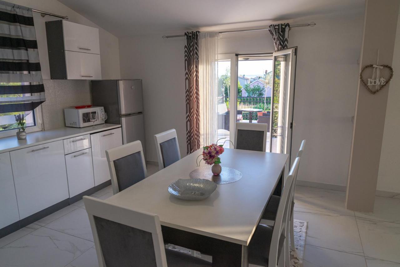 Apartman Mona พอดโกริกา ภายนอก รูปภาพ