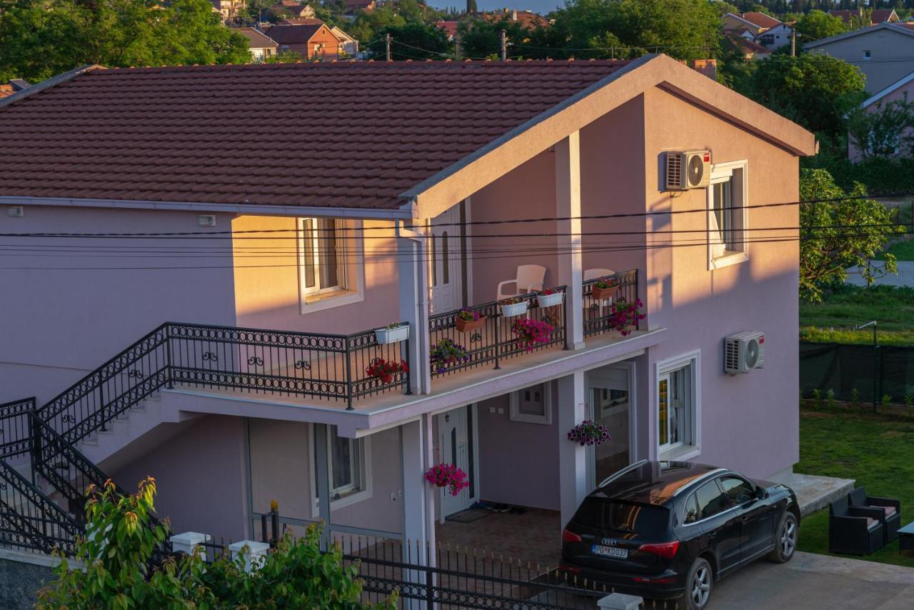 Apartman Mona พอดโกริกา ภายนอก รูปภาพ