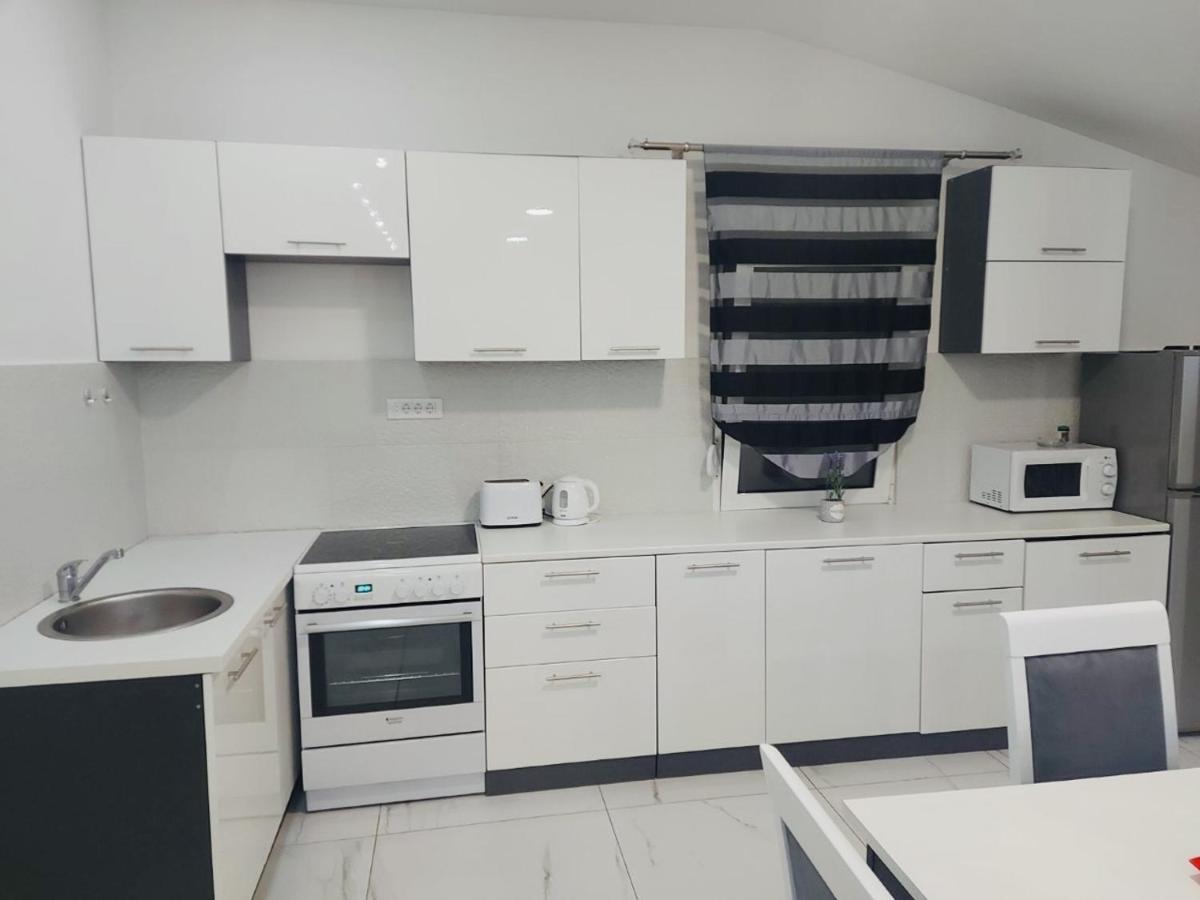 Apartman Mona พอดโกริกา ภายนอก รูปภาพ