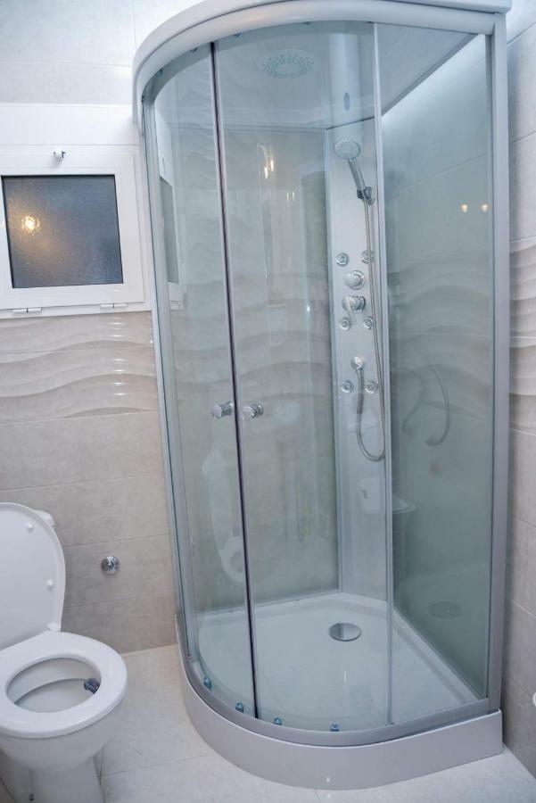 Apartman Mona พอดโกริกา ภายนอก รูปภาพ